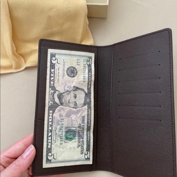 Louis Vuitton Wallet - Picture 5 of 9